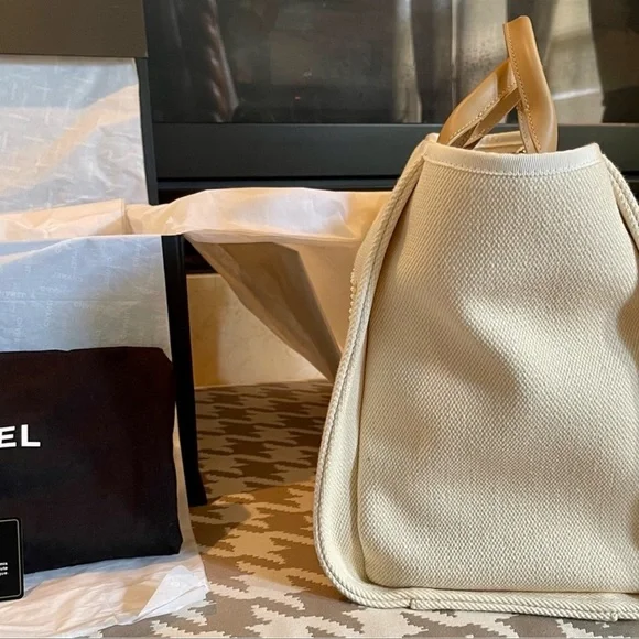 ❌❌❌SOLD❌❌❌Chanel Deauville Tote - Picture 5 of 14